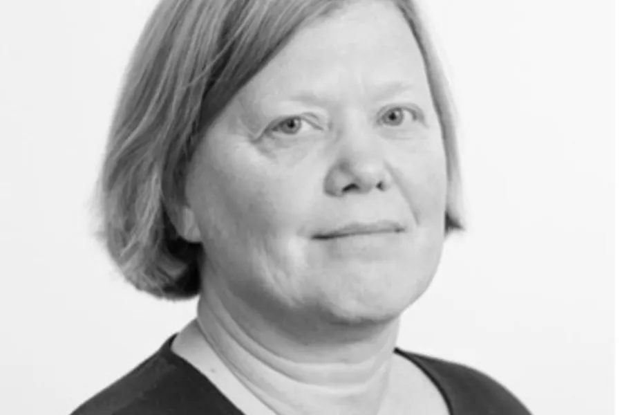 En person med kort hår