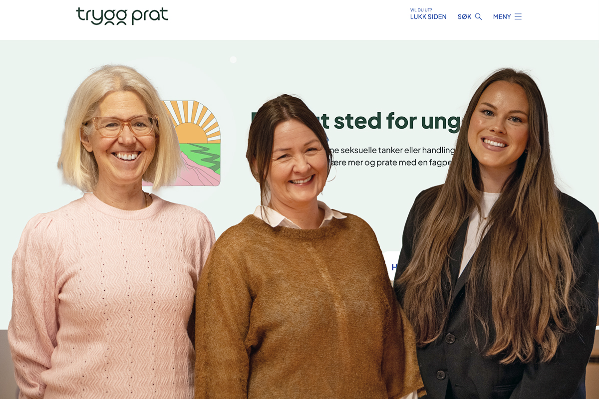 En gruppe kvinner som smiler