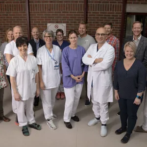 Flere ansatte ved Betanien sykehus er oppstilt til billedtaking i forbindelse med brukermedvirkning.